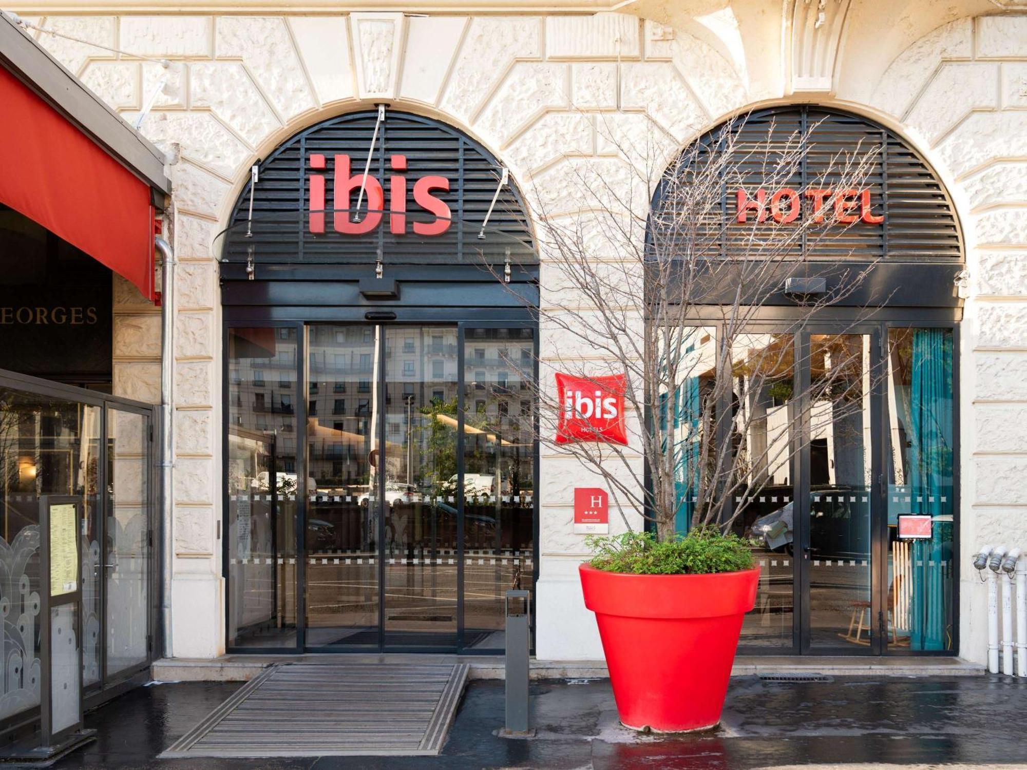 Отель Ibis Lyon Centre Perrache Экстерьер фото